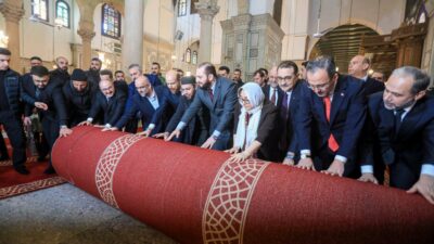 Suriye'nin başkenti Şam'daki tarihi Emevi Camisi'nin halıları Gaziantepli halı üreticileri