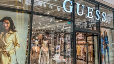 Giyim perakendecisi Guess (GES) küresel marka yönetim firması WHP Global