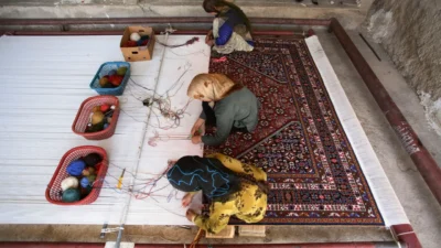 Afganistan'da Taliban hükümetinin katı yasakları kadınlar okumasını ve çalışmasını engellemeye