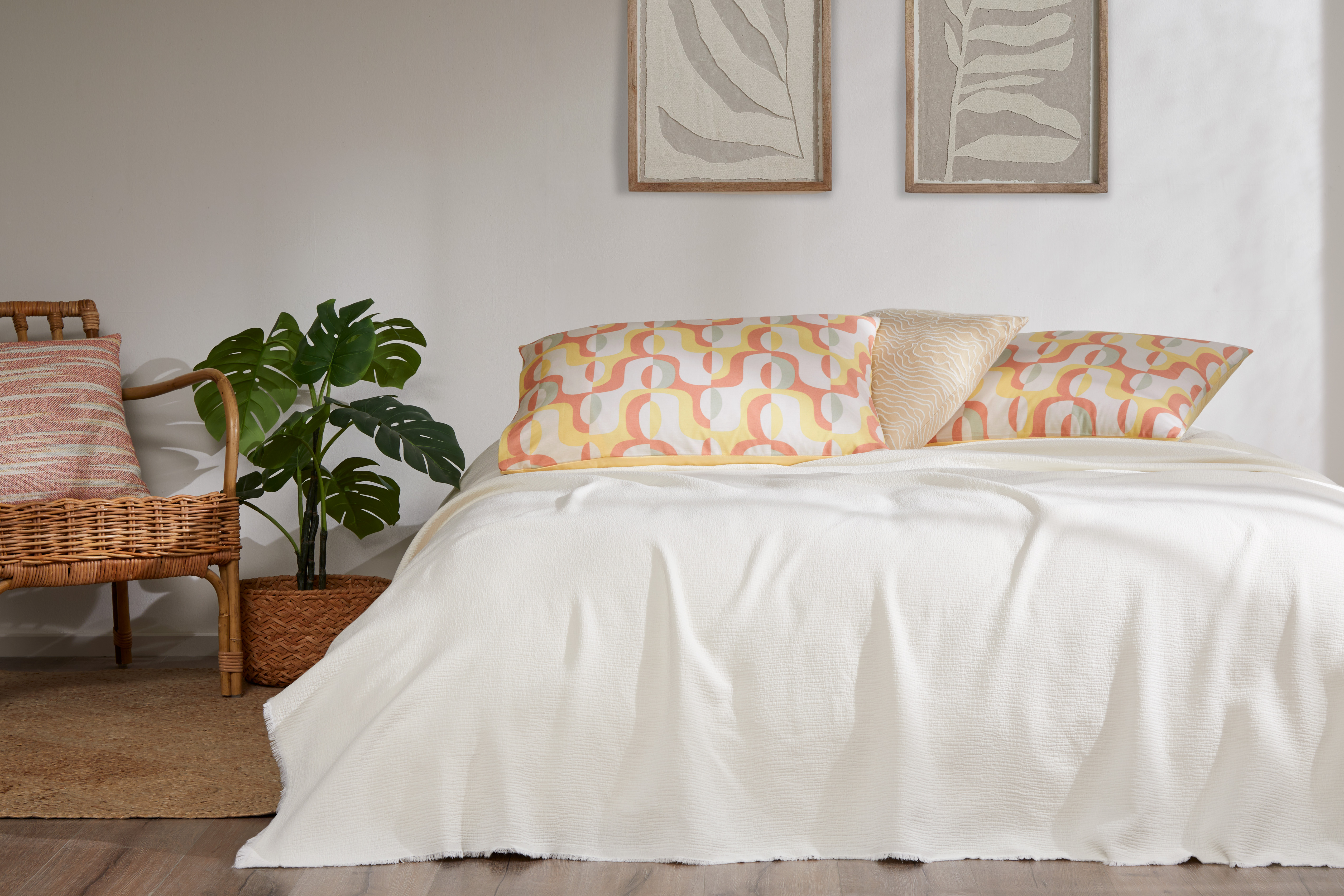 Lova Yatak, bahar mevsiminde yatak ve oturma odalarını yumuşacık dokusu