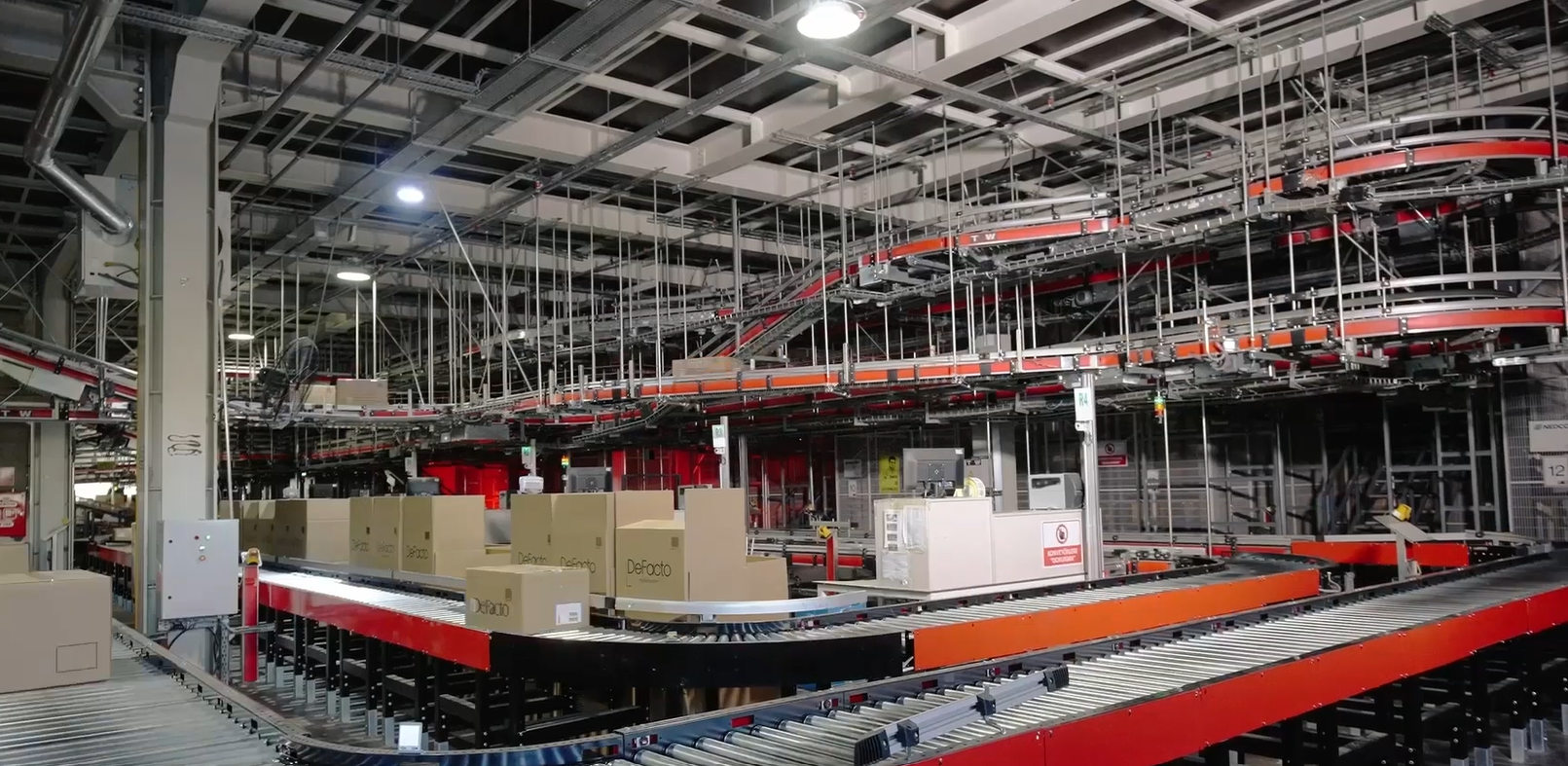 Sorumlu üretim anlayışı ile gelecek odaklı çalışmalarını sürdüren DeFacto, lojistik