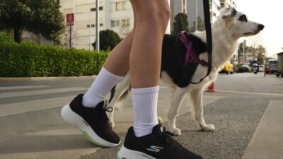 Skechers, Go Walk serisiyle yürüyüş konforunu artırmaya devam ediyor. Hafif
