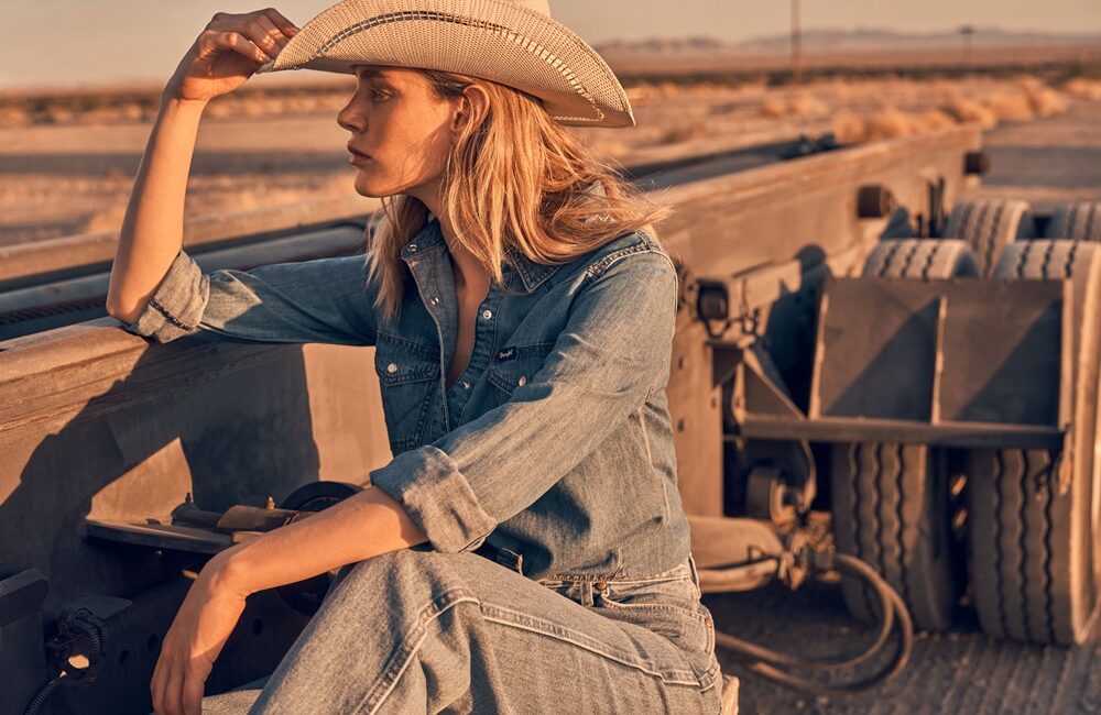 Wrangler, Anneler Günü’nü doğal şıklık ve rahatlık unsurlarına dayandırdığı yeni