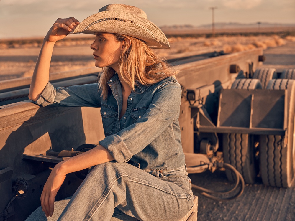 Wrangler, Anneler Günü’nü doğal şıklık ve rahatlık unsurlarına dayandırdığı yeni