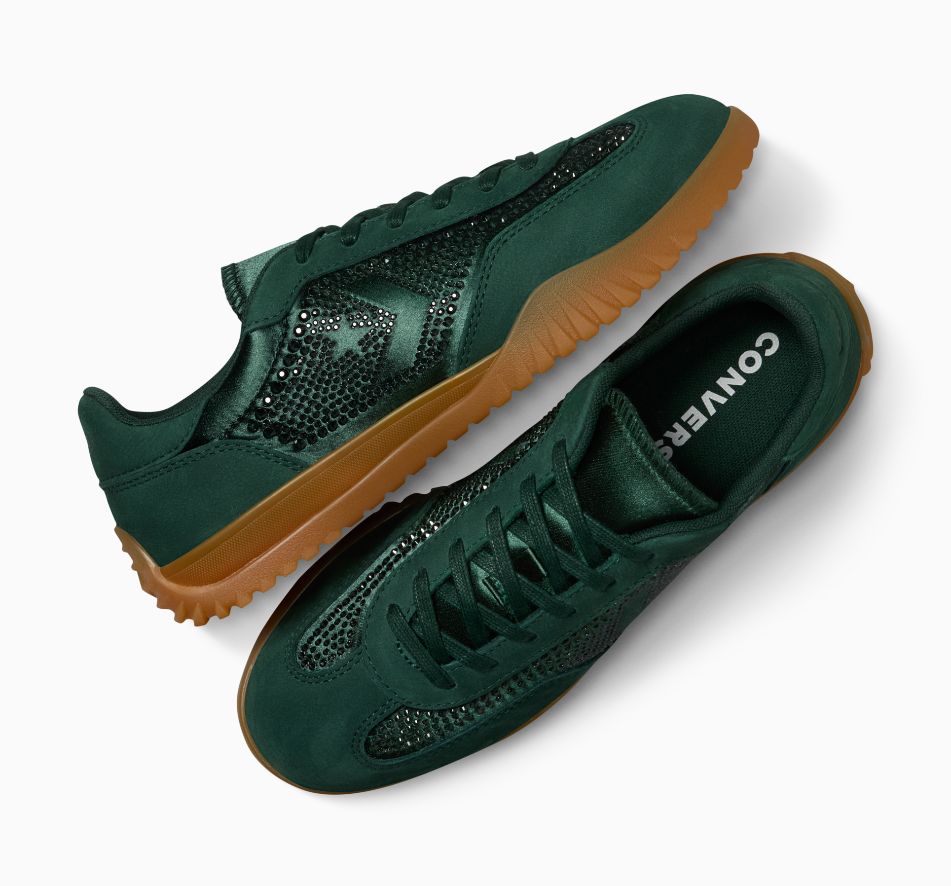 Converse yeni modeli Run Star Trainer’ın Swarovski® kristallerle bezeli göz