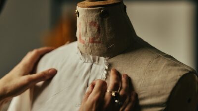 Doğal kumaşlar ve zamansız modellerle uzun yıllar kullanabileceğiniz kapsül gardırop