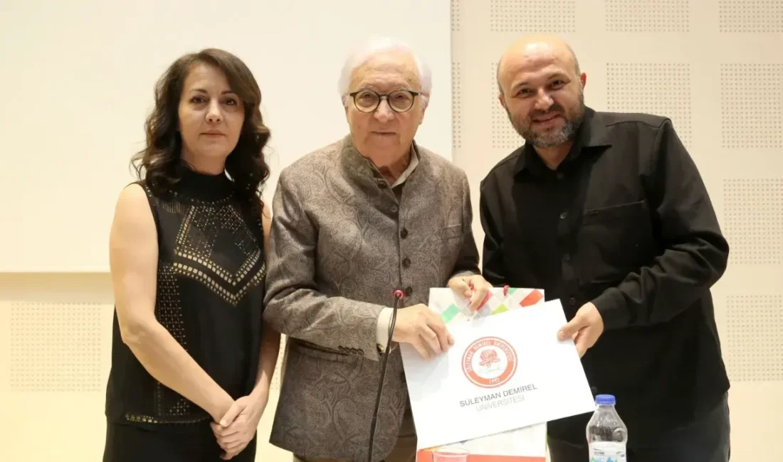 Süleyman Demirel Üniversitesi (SDÜ) öğrencileri, ünlü moda tasarımcısı Yıldırım Mayruk