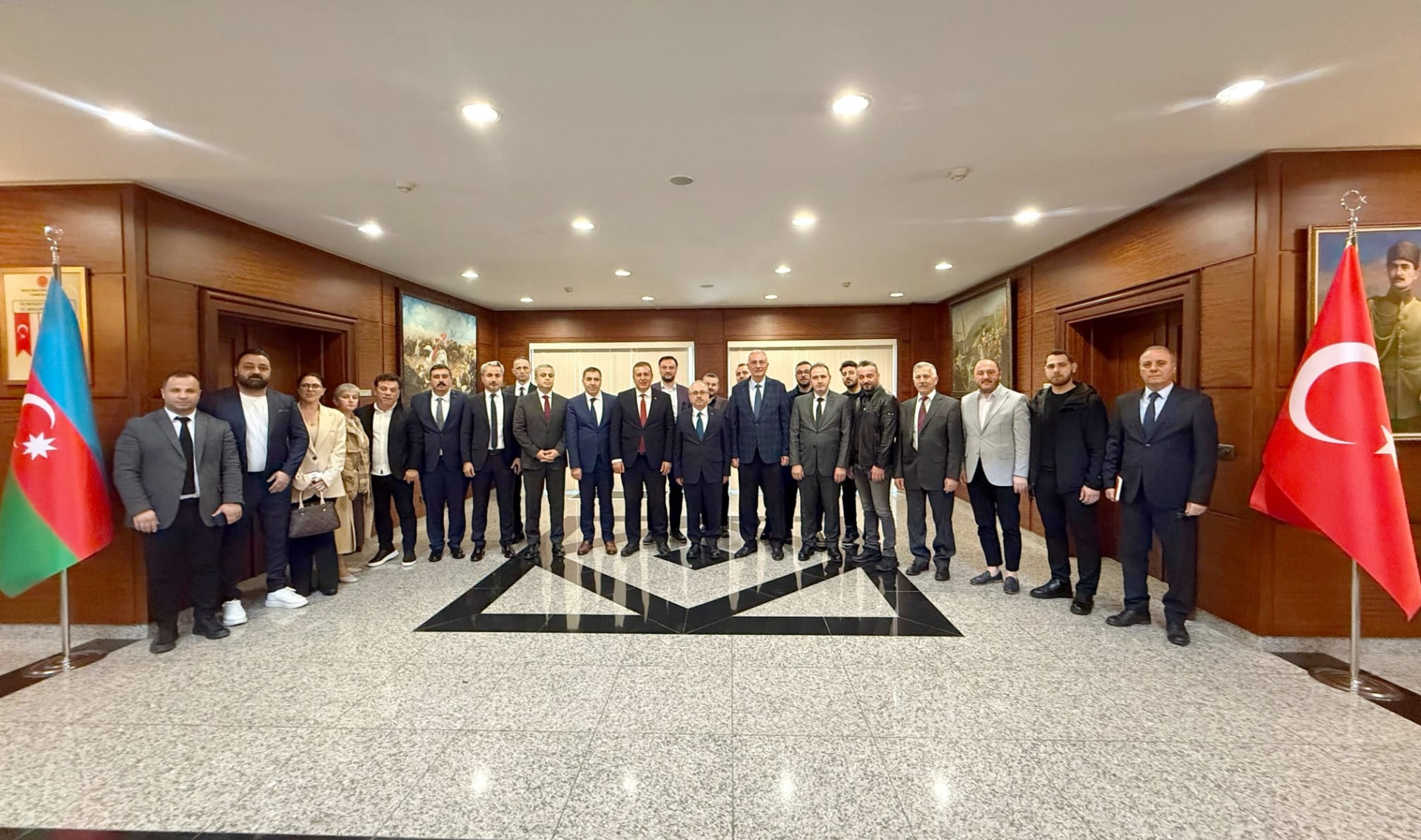 Trabzonlu tekstil ve ayakkabı üreticilerinin Bakü’deki temasları, Türk mallarının bölgedeki