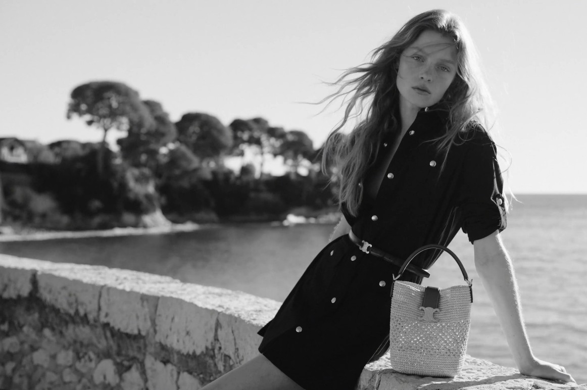 Lüks moda evi Celine, şehir hayatından sahilin huzuruna sorunsuz bir