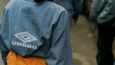 Umbro, futbol ve müzik kültürünün efsanevi parçası Drill Top’u, orijinal tasarıma