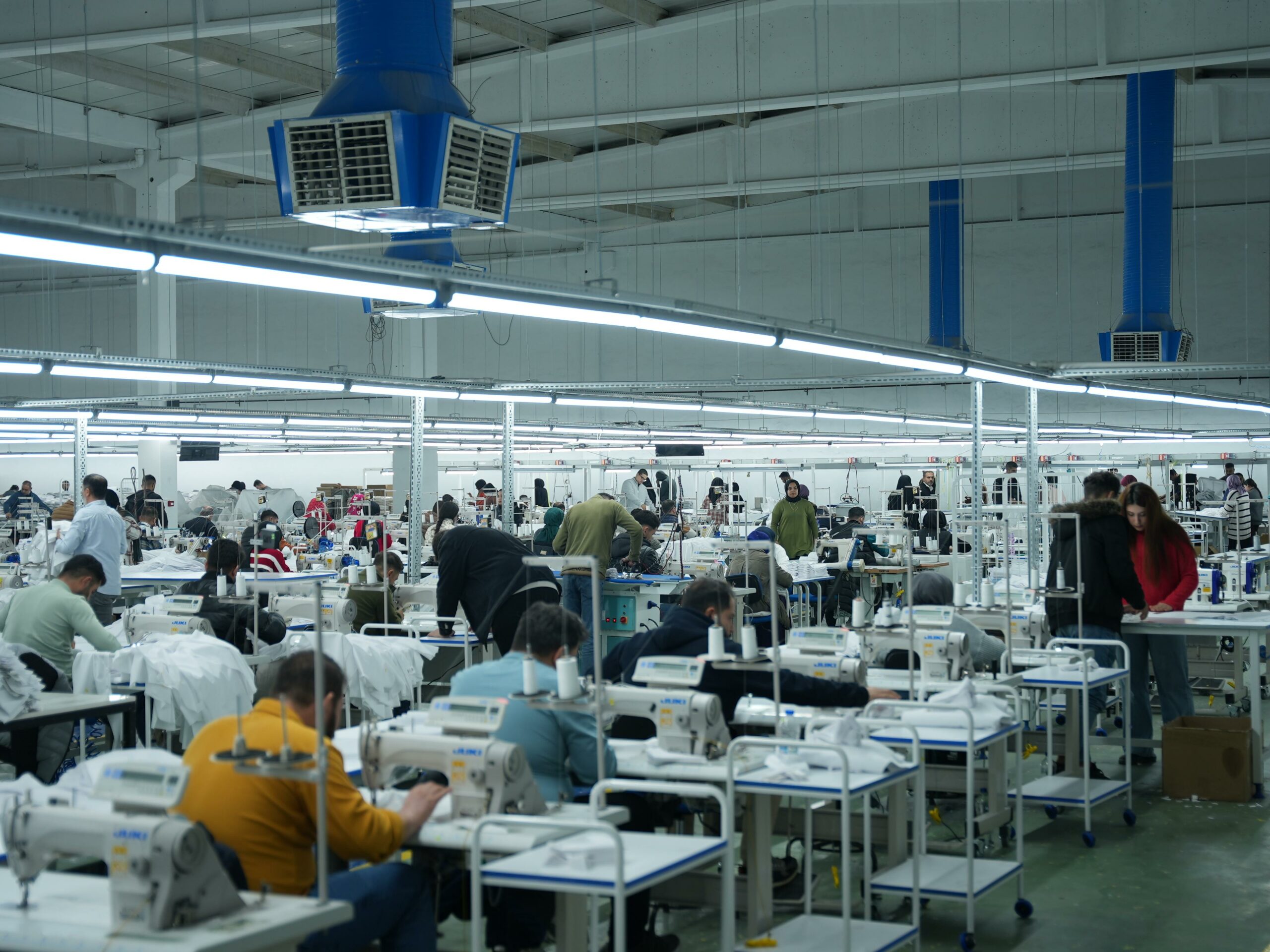 Türkiye'nin önde gelen erkek gömlek üreticilerinden Mas Tekstil, 25 yıllık