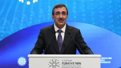 Cumhurbaşkanı Yardımcısı Cevdet Yılmaz, enflasyonu tek haneli seviyelere indirme hedefi