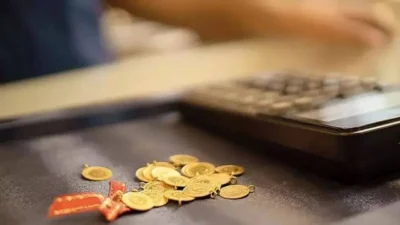 Altında yükseliş hız kesmiyor. Ons altın, 3 bin 500 doları