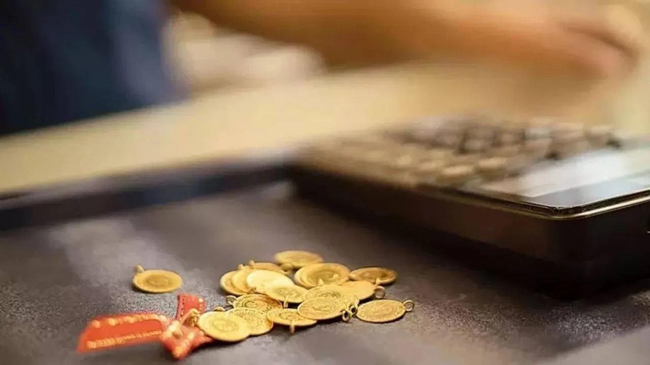 Altında yükseliş hız kesmiyor. Ons altın, 3 bin 500 doları