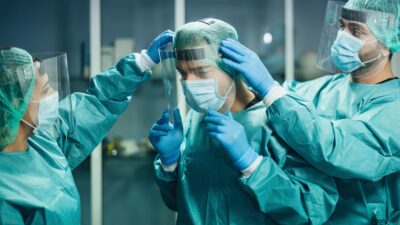 Tıbbi tekstil atıklarının azaltılması için hem üreticilerin hem de sağlık