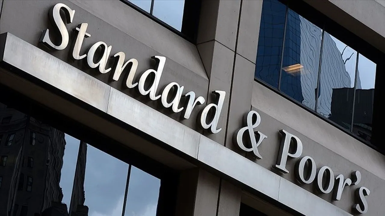 Uluslararası kredi derecelendirme kuruluşu S&P Global, Türkiye’nin kredi notunu ”BB-”,