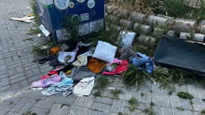 Tekirdağ'ın Çorlu ilçesinde belediyenin geri dönüşüm projesi kapsamında yerleştirdiği tekstil