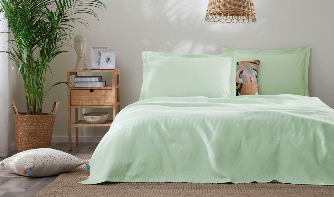 Lova Yatak, zarif tasarımlar ve doğal dokularla ilkbaharın tazeliğini yatak