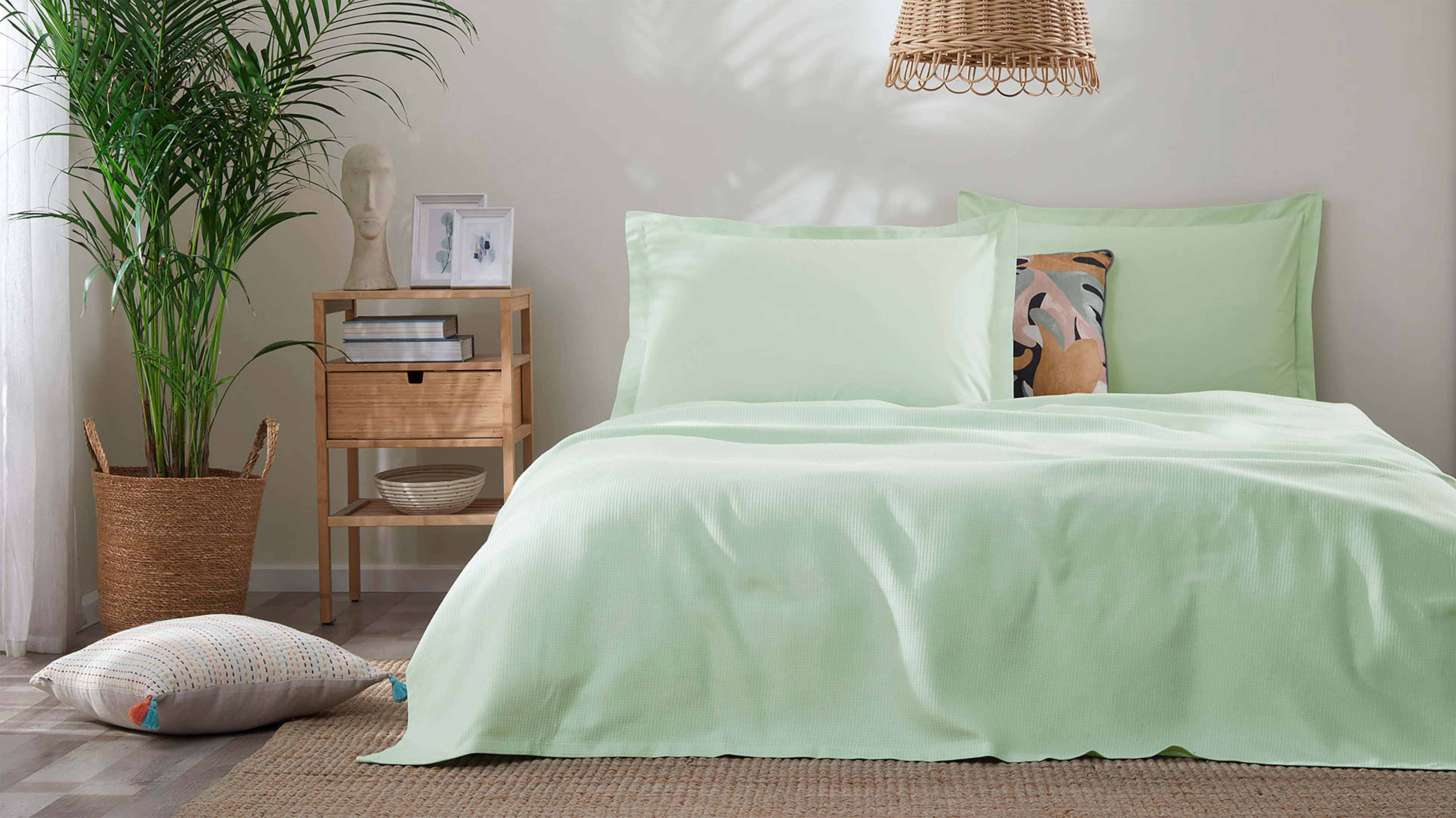 Lova Yatak, zarif tasarımlar ve doğal dokularla ilkbaharın tazeliğini yatak