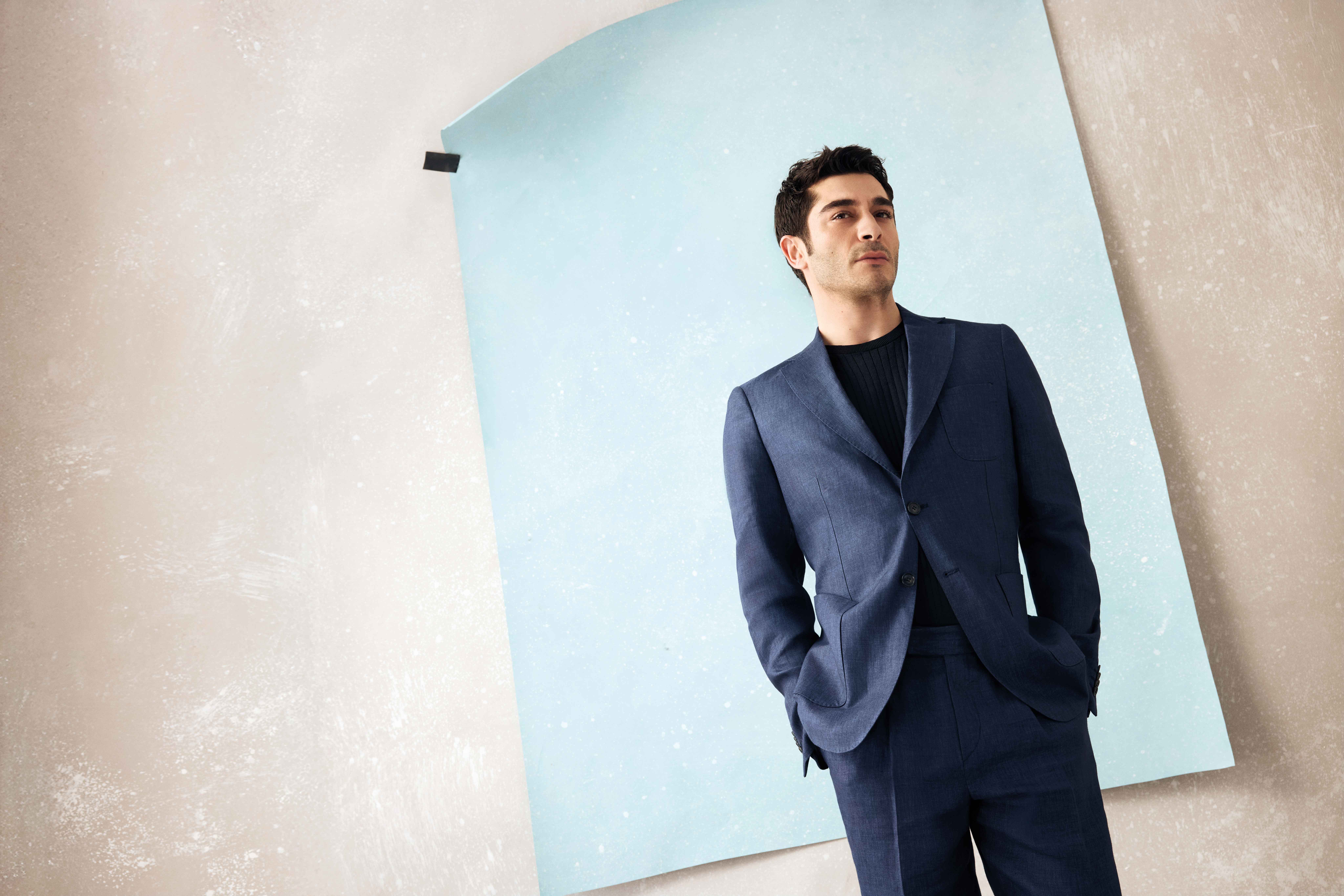 Ekranların en karizmatik yıldızlarından başarılı oyuncu Burak Deniz, iki sezondur