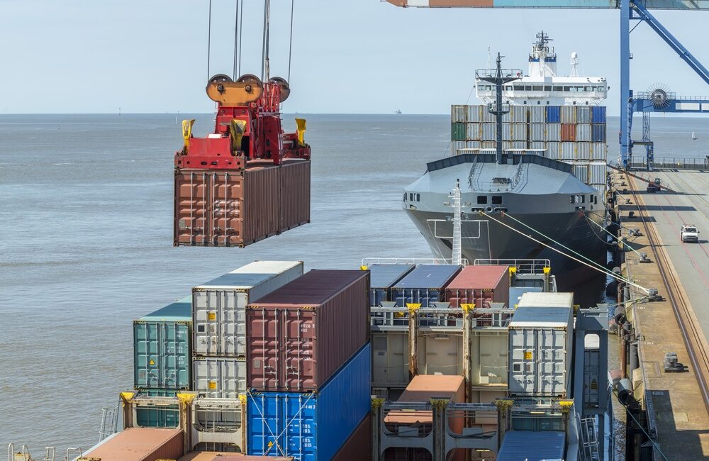 Ege İhracat Birlikleri (EİB), nisan ayında 1 milyar 468 milyon