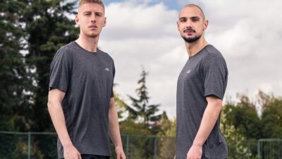 Galatasaray forması giyen profesyonel futbolcular Ahmed Kutucu ve Metehan Baltacı,