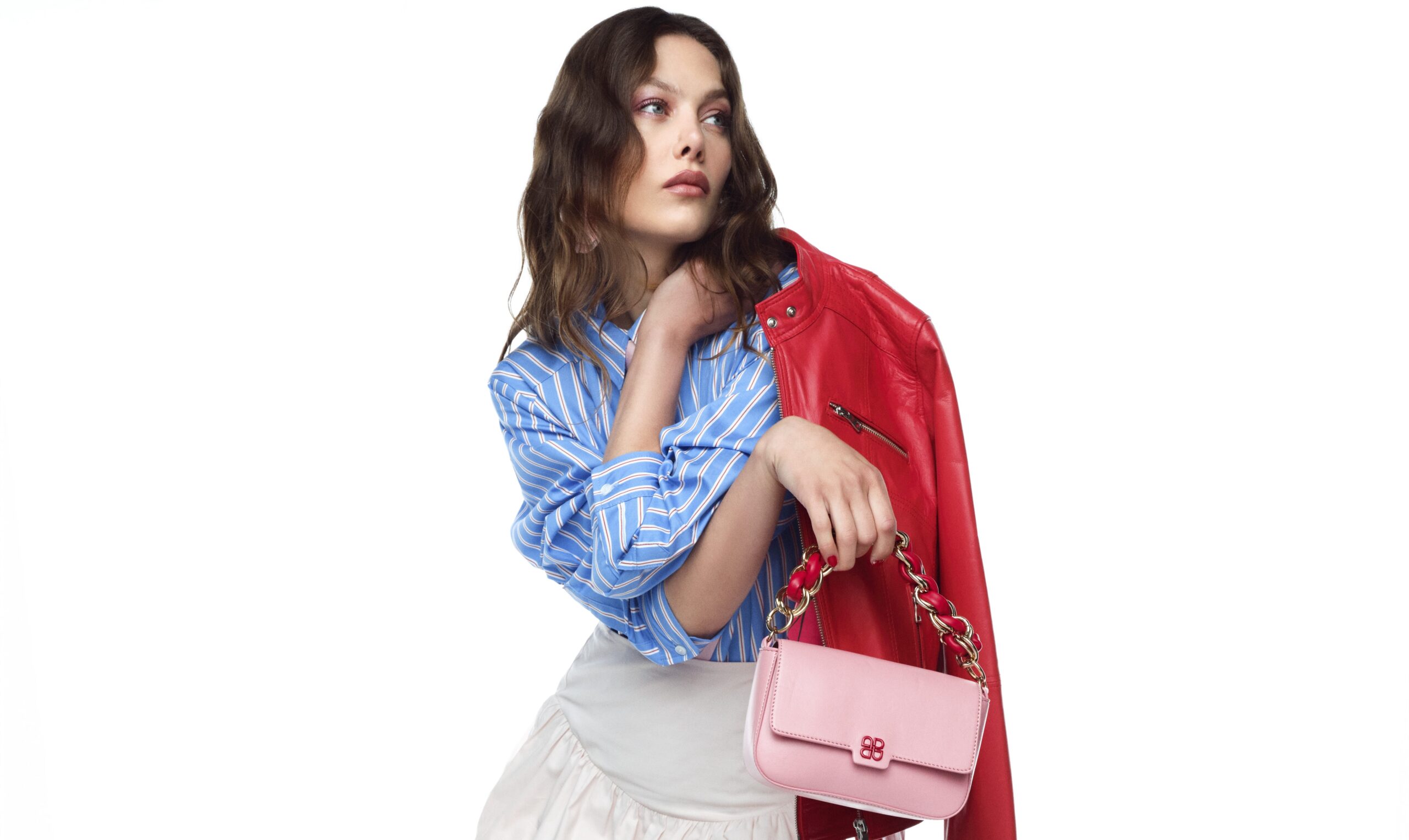 Derimod’un 2025 İlkbahar/Yaz koleksiyonu; adımlarıyla iz bırakan, duruşuyla fark yaratan