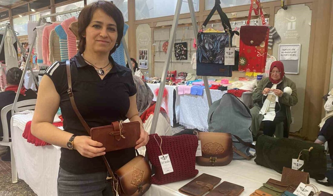 Eskişehir’de tekstil tasarımcısı olan Lütfiye Dönmez, atölyesi olmadan evde üretim