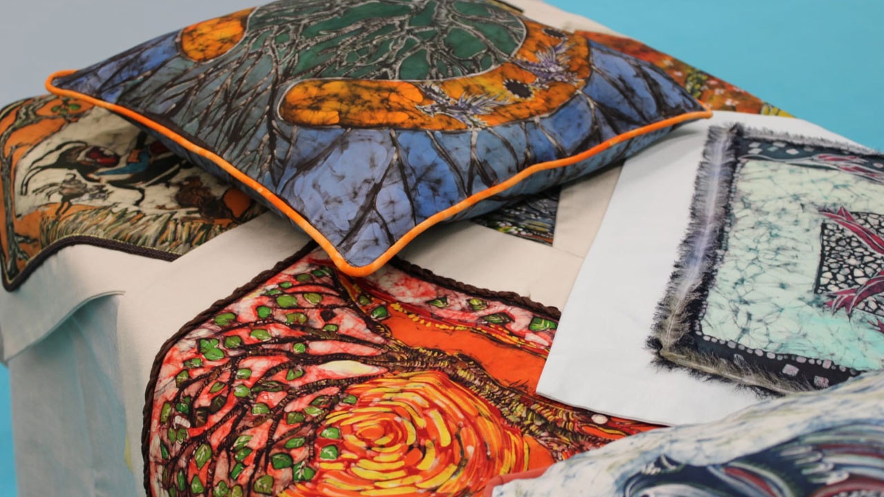 Karadeniz Teknik Üniversitesi Resim-İş Öğretmenliği'nden mezun olan Nurcihan Velioğlu Bülbül,