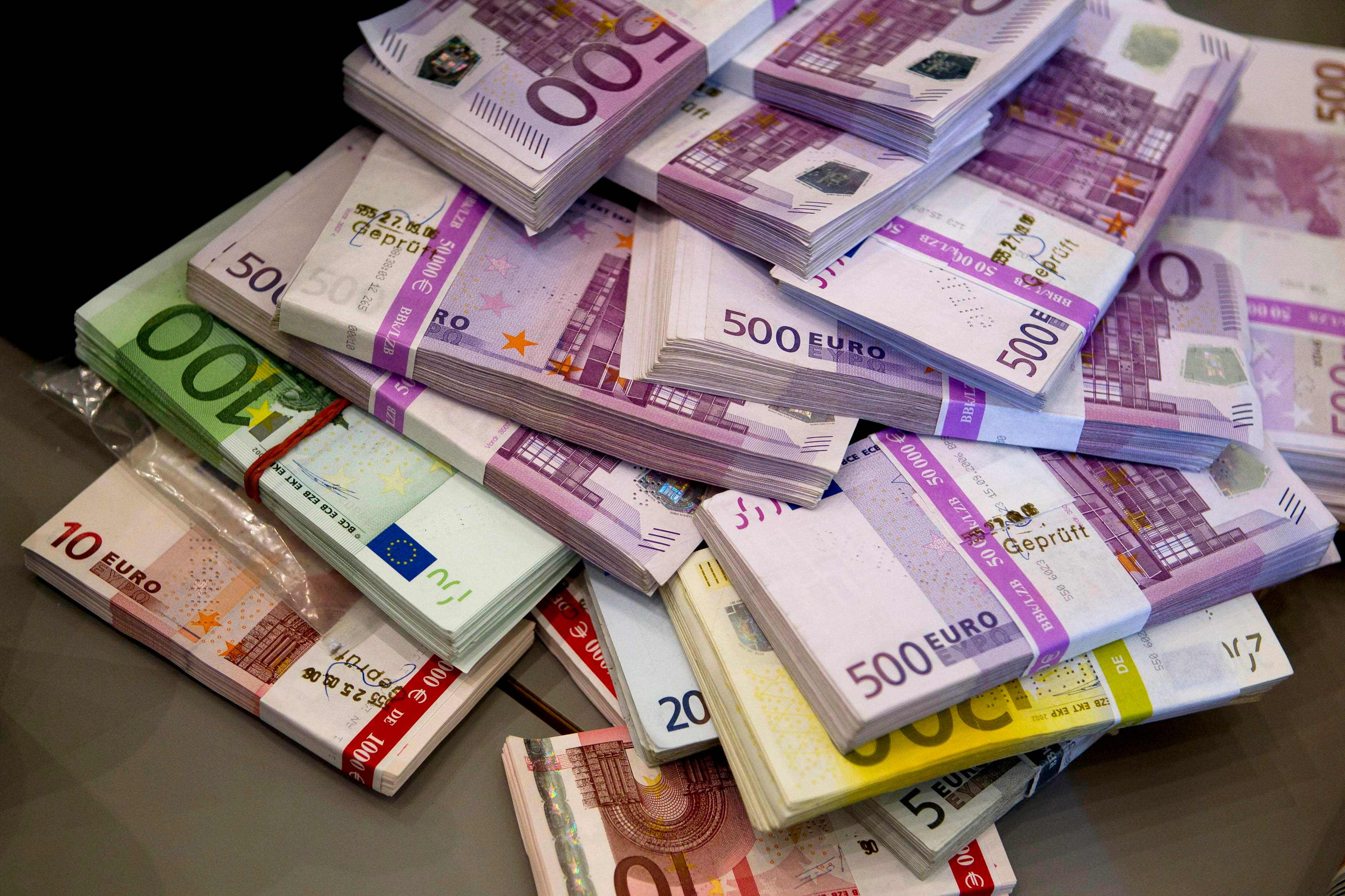 Euro Bölgesi'nde dijital paraya geçiş için onaylar bekleniyor.
