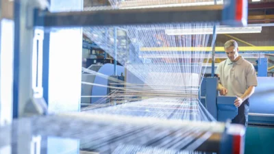 İngiltere'nin tekstil sektörü, küresel rekabet, artan maliyetler ve yeni ticaret anlaşmalarının