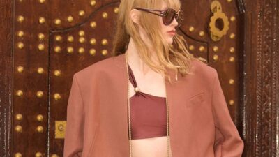 Canlı Marrakeş şehir hayatı ve huzurlu çöl harikalarının ruhunu taşıyan