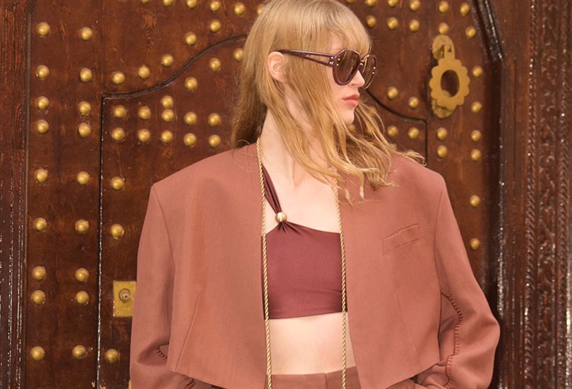 Canlı Marrakeş şehir hayatı ve huzurlu çöl harikalarının ruhunu taşıyan