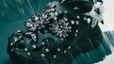 Adımlarınıza ışıltı katmaya hazır mısınız? Crocs ve Swarovski, yaptıkları çok