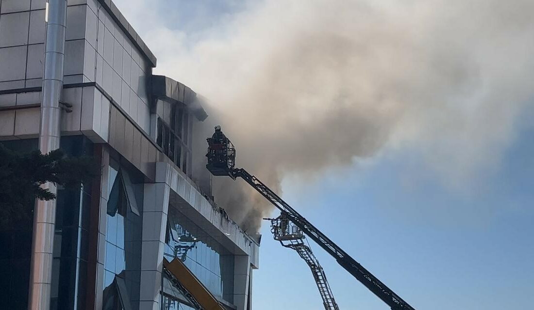 İstanbul Esenyurt’ta 4 katlı bir tekstil fabrikasının çatı katında henüz
