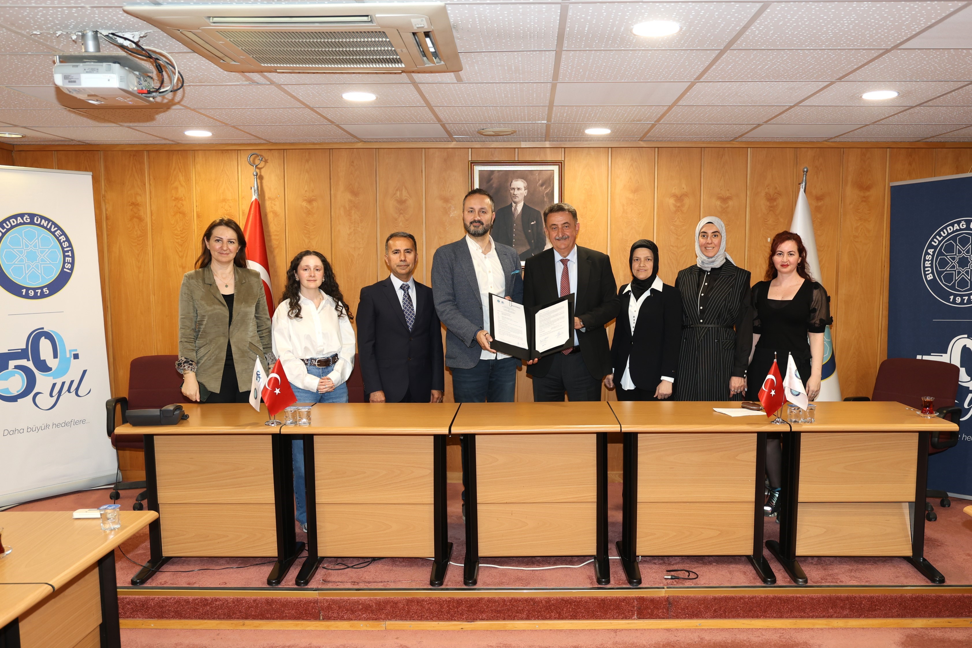Bilimsel gelişim, eğitim-öğretimin niteliğinin artırılması ve topluma katkı konusunda farklı