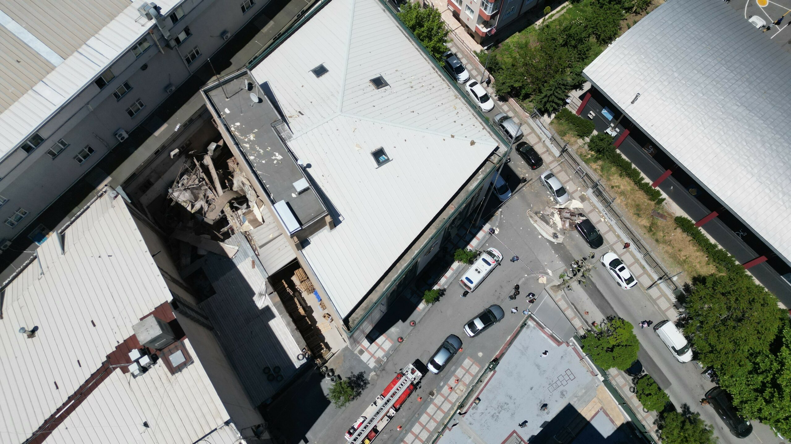 İstanbul Bağcılar'daki bir tekstil atölyesinde buhar kazanı patladı. Buhar kazanının