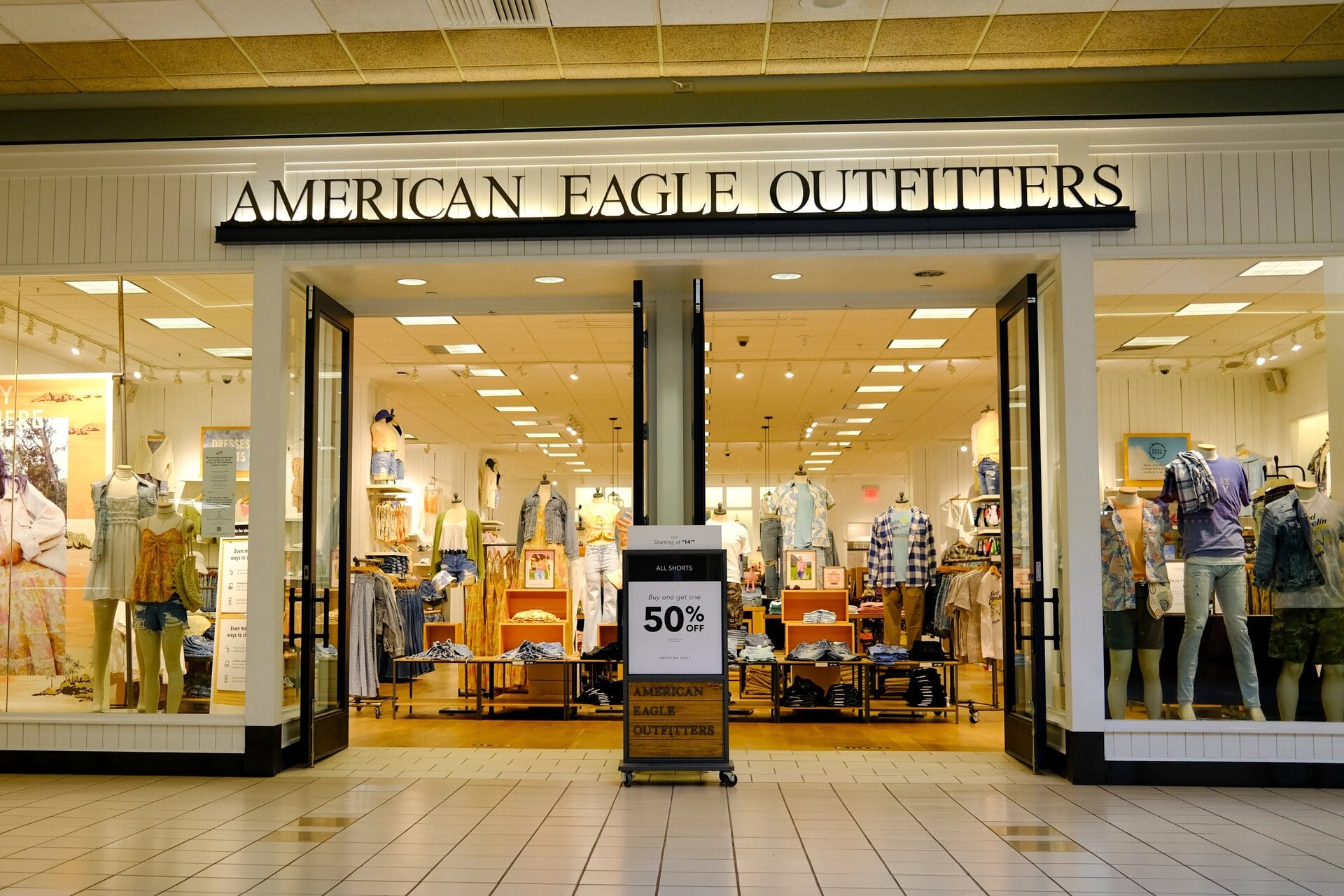 Giyim perakendecisi American Eagle Outfitters (AEO), ilk çeyrek için ön