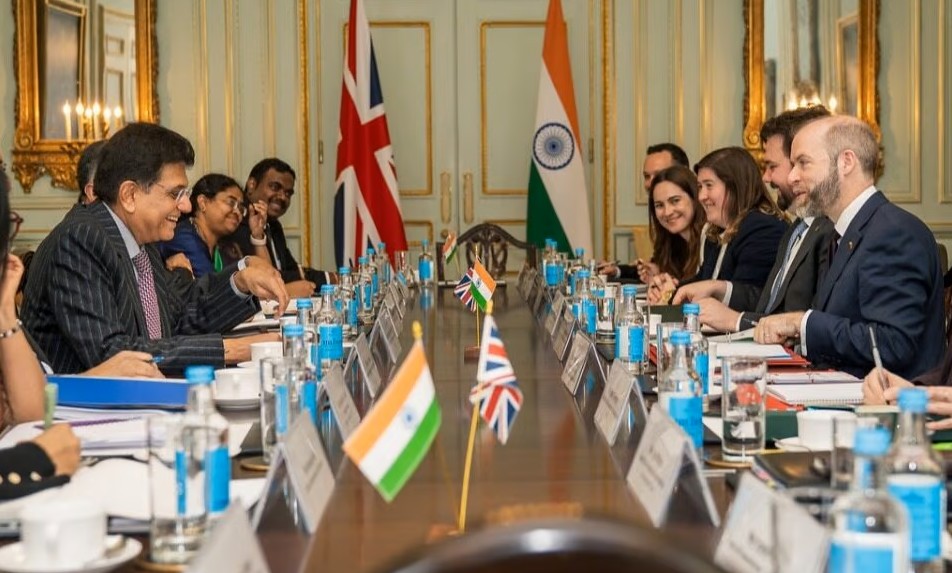 Hindistan ve İngiltere, ABD Başkanı Donald Trump'ın tarife kararının gölgesi