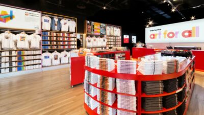 "Uniqlo Tate Shop: Art For All" konseptiyle sanat ve modayı