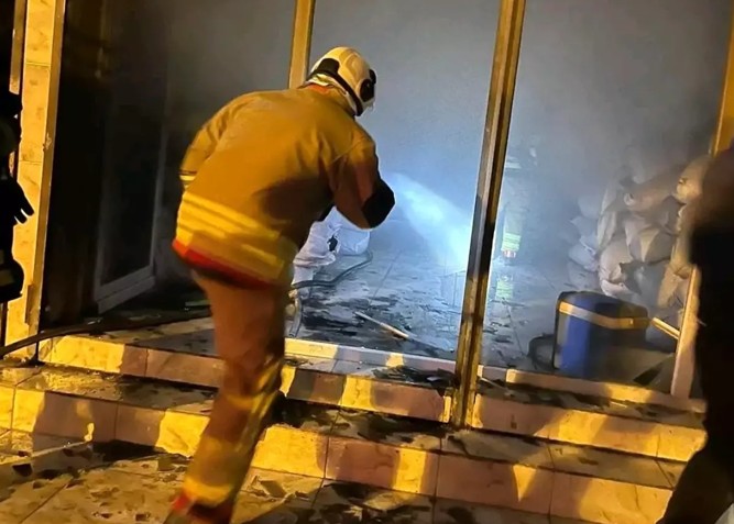 Hatay'ın Antakya ilçesinde tekstil deposunda çıkan yangın büyümeden söndürüldü.
