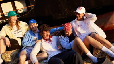 Mavi, genç sokak stiline yön veren moda iş birliklerine SS25’te