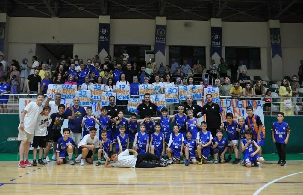 Grubunu birinci sırada tamamlayan Yeşim Spor, U-10 Erkekler Ligi’nde namağlup