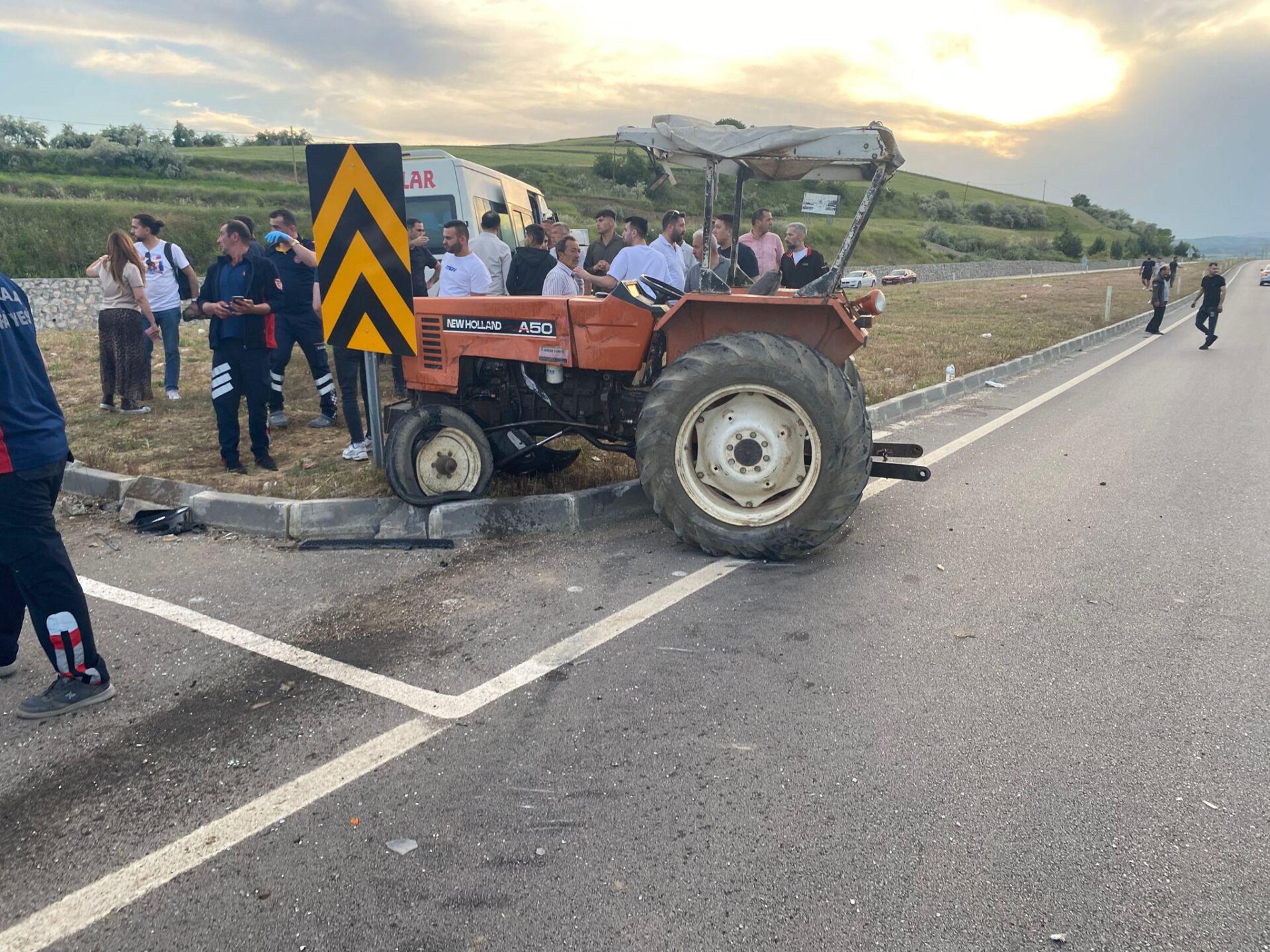 Tokat'ın Erbaa ilçesiyle Amasya'nın Taşova ilçesi yolunda meydana gelen kazada