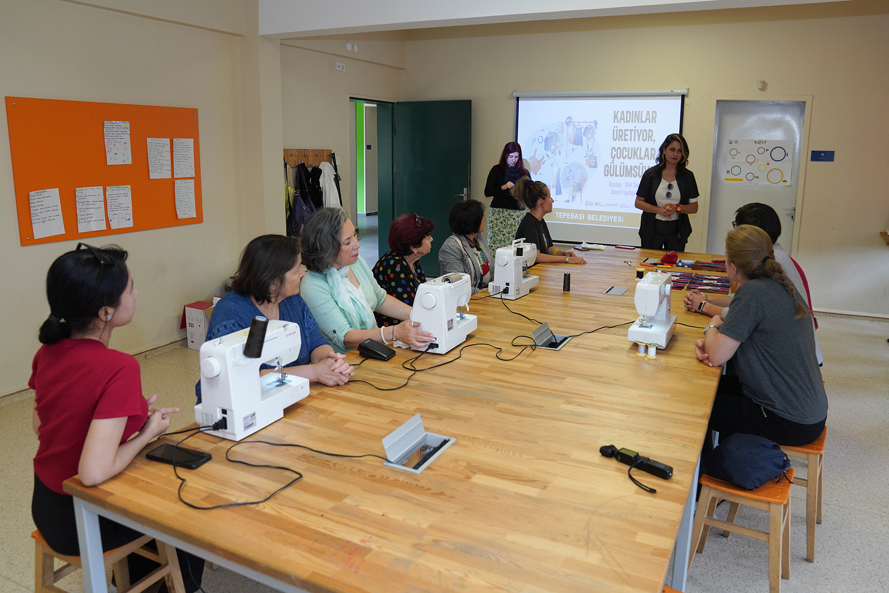Eskişehir'de Tepebaşı Belediyesi tarafından hayata geçirilen 'Kadınlar Üretiyor, Çocuklar Gülümsüyor'