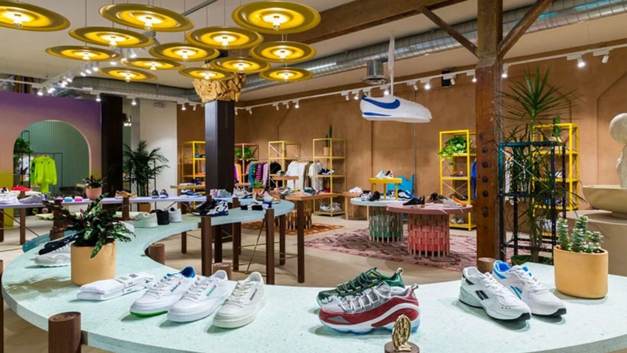 ABD merkezli spor giyim markası Skechers, 9,42 milyar dolara satıldı.
