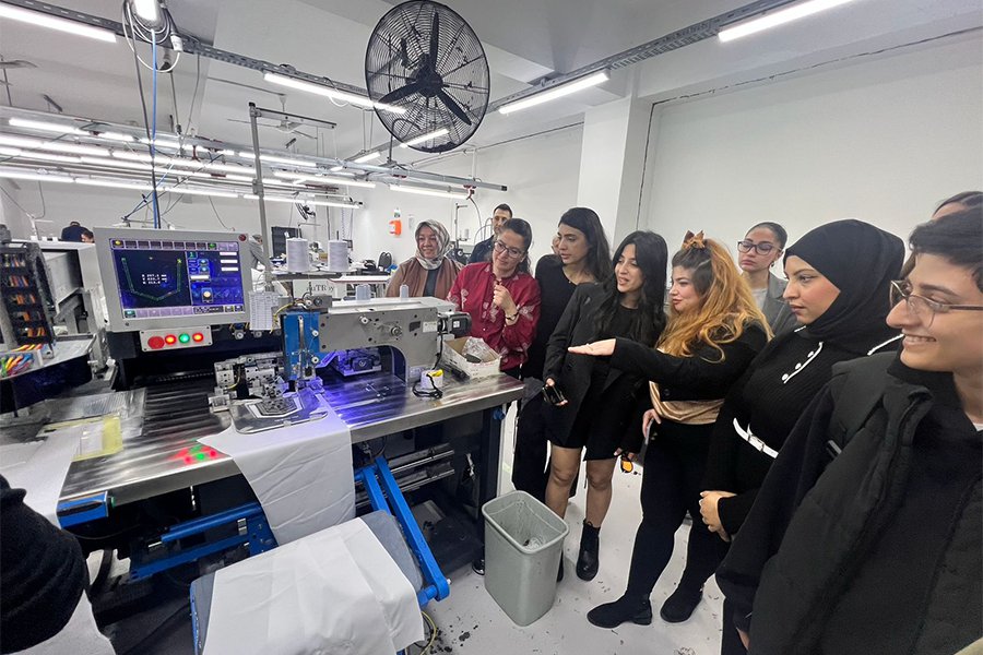 İstanbul Nişantaşı Üniversitesi Tekstil ve Moda Tasarımı Bölümü öğrencileri teknik