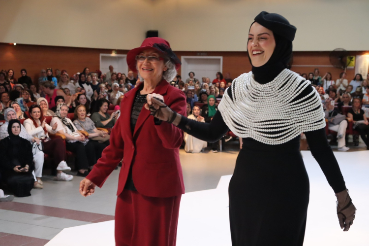 Kocaeli'de İzmit Belediyesi ve Halk Eğitim Merkezi iş birliğiyle düzenlenen