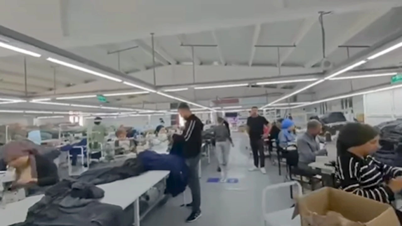 Siirt'in Pervari ilçesine bağlı Beğendik beldesinde kurulan tekstil fabrikası resmen