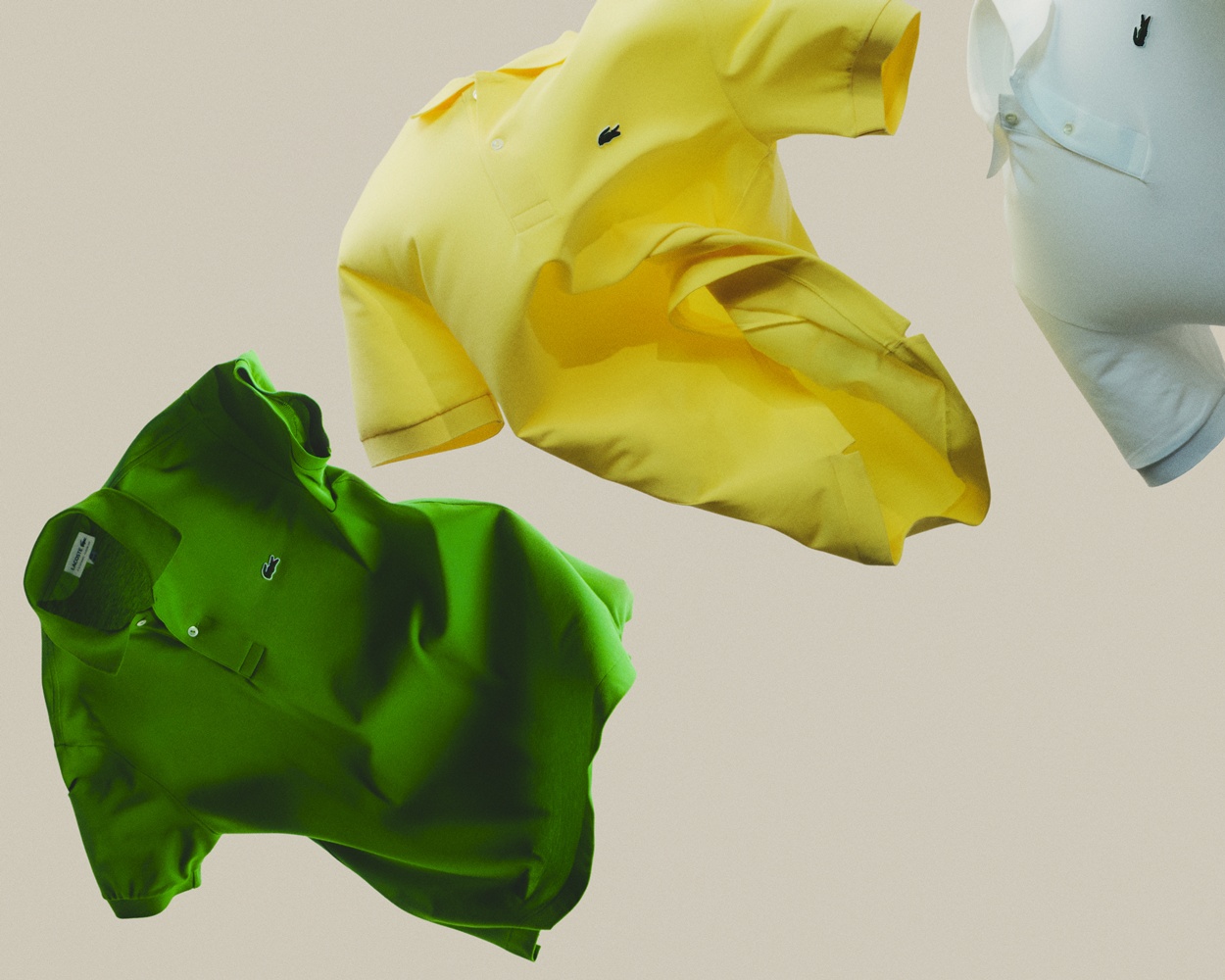 Lacoste’un ikonik polo mirası, markanın zamansız estetik anlayışını koruyarak yeni